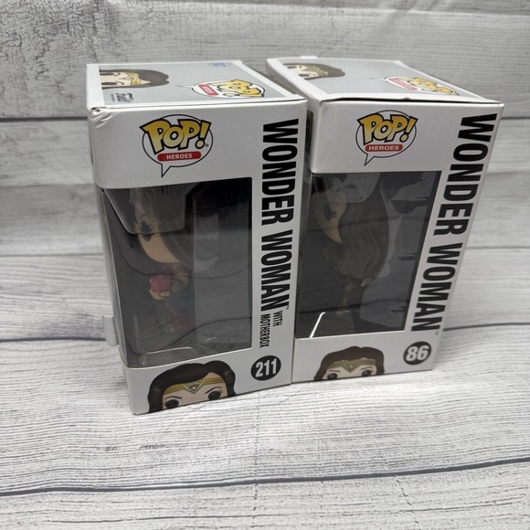 Funko Pop! Wonder Woman - Lot Of 6 - 211 335 86 238 206 BAM Walmart Hot Topic - Picture 10 of 11